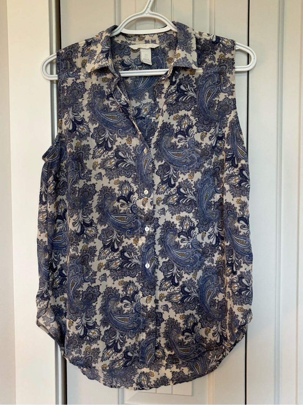 H&M Paisley Sleeveless Blouse Blue White Button Front Top Casual Chic